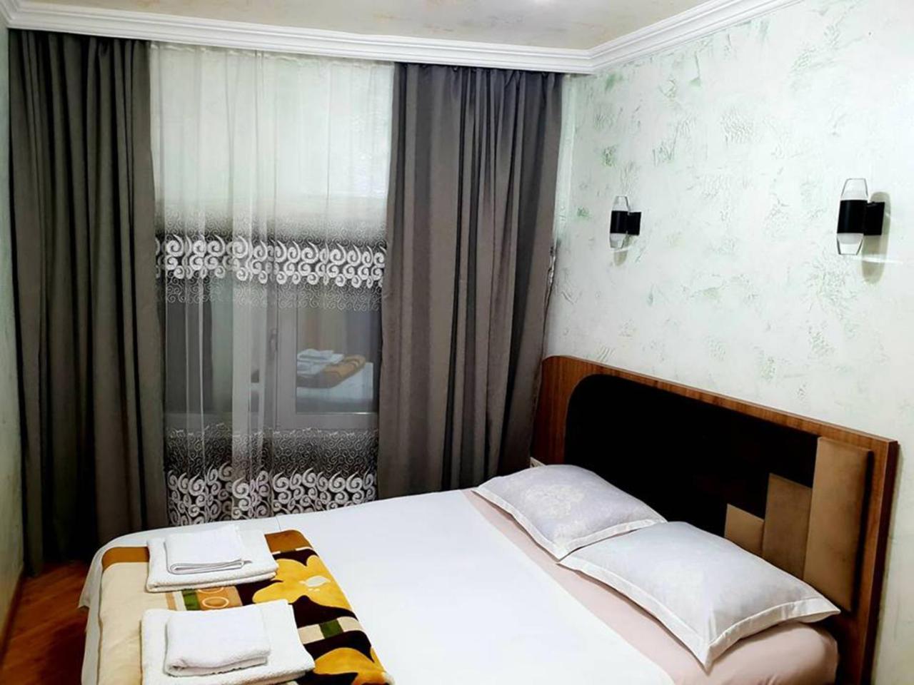 Hotel Old Star Batoemi Buitenkant foto