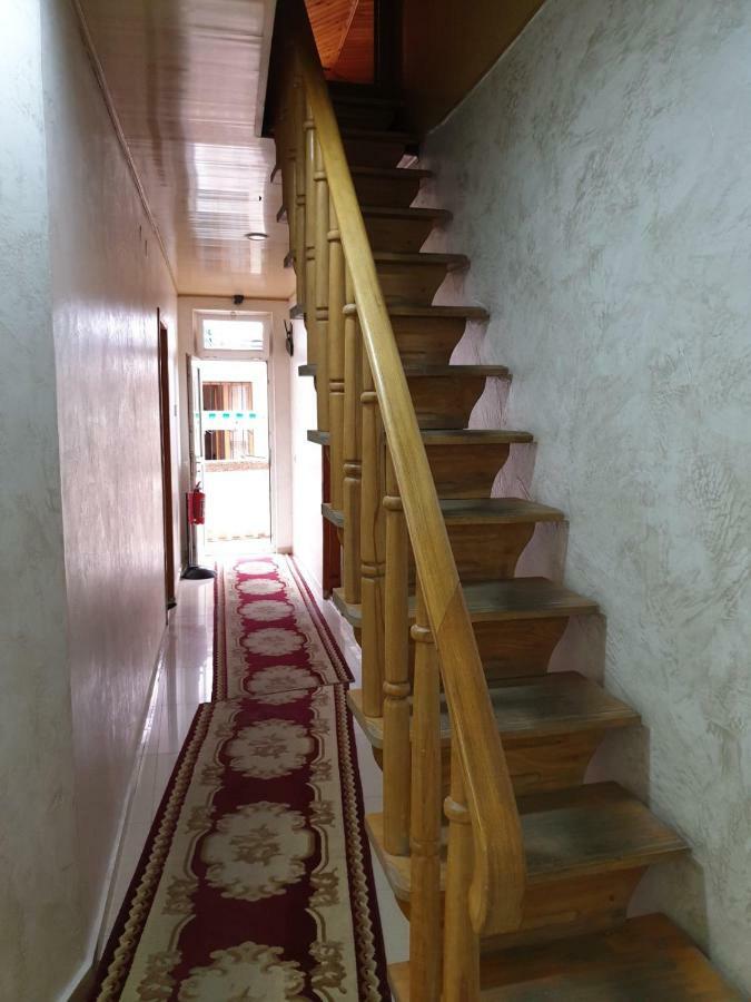 Hotel Old Star Batoemi Buitenkant foto